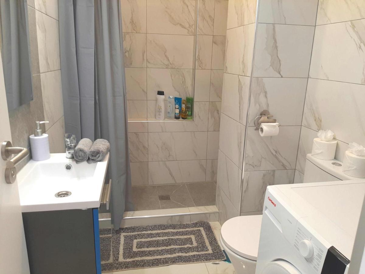 Centrally Located Apartment Close To The Ocean. Arona  Exterior foto
